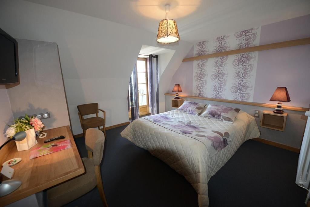 Logis Hotel Restaurant & Spa Les Remparts Salers Zimmer foto